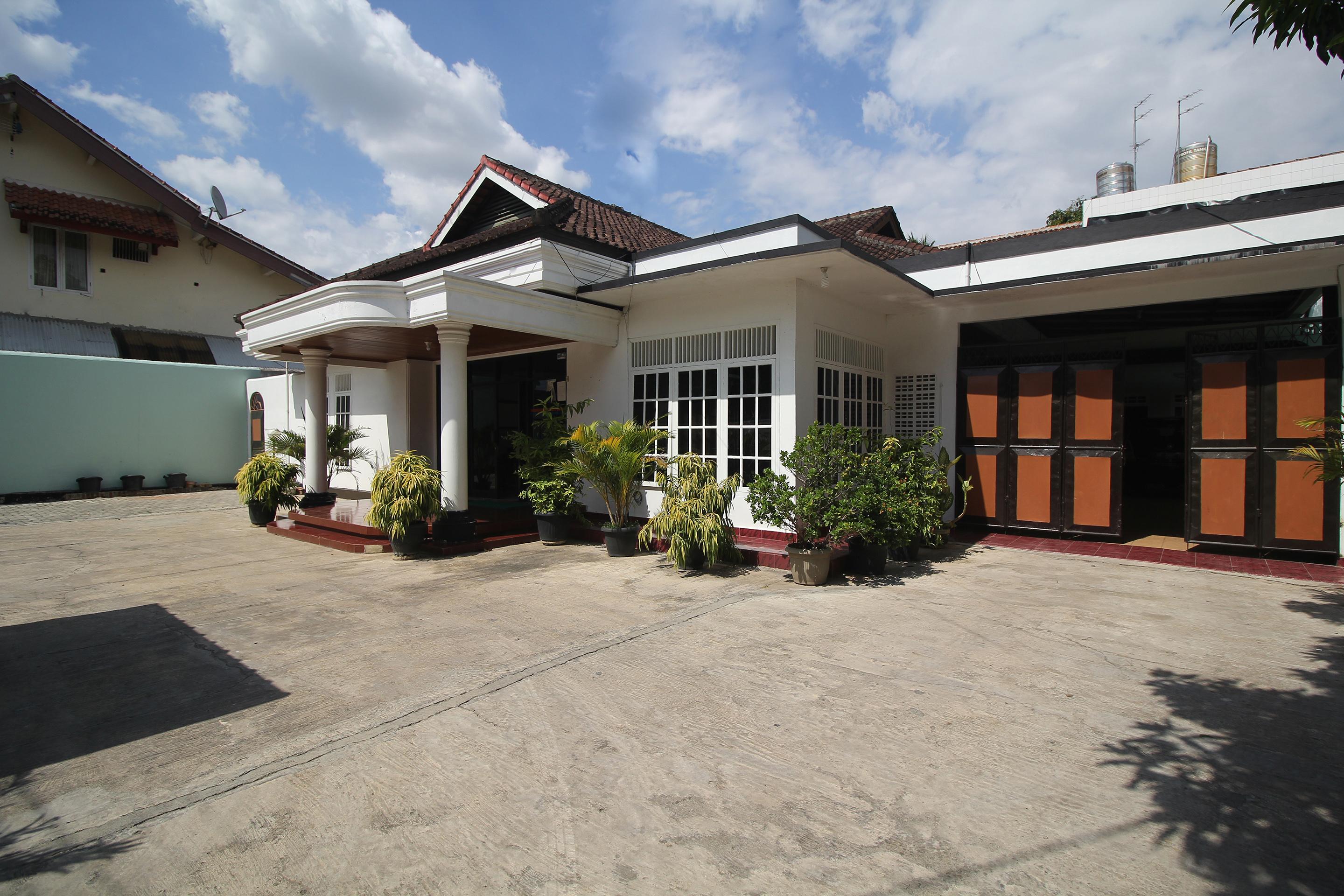 Oyo 2014 Wisma Zahra Bandar Lampung Bagian luar foto